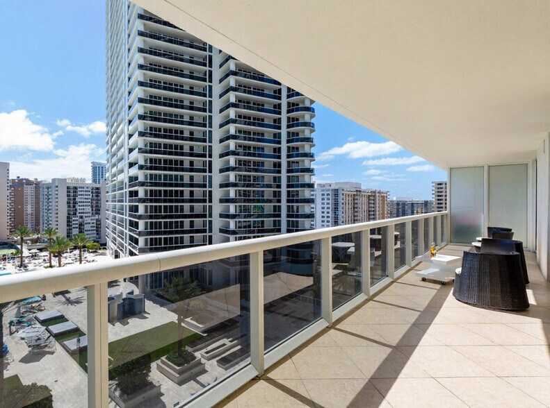 Building Photo - 1830 S Ocean Dr