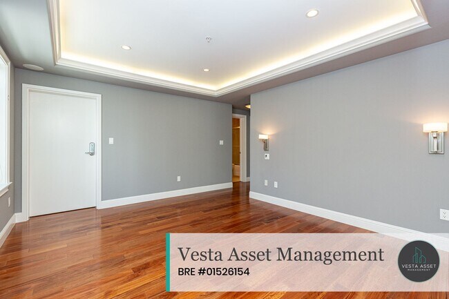 Building Photo - SPACIOUS TOP FLOOR 3 BED/2.5 BATH CONDO WI...