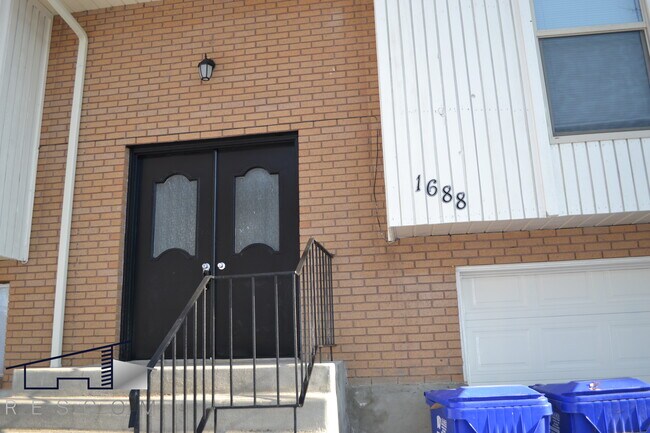 Building Photo - 1688 N Main St