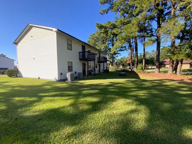 Building Photo - 100 Ravenwood Dr