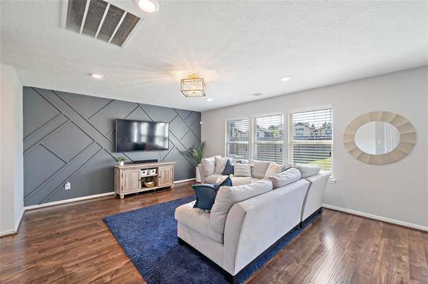 Building Photo - 15827 Copper Oak Ln