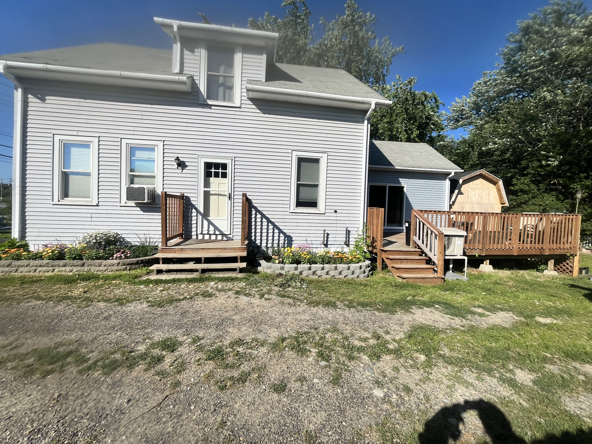 Building Photo - 562 S Main St