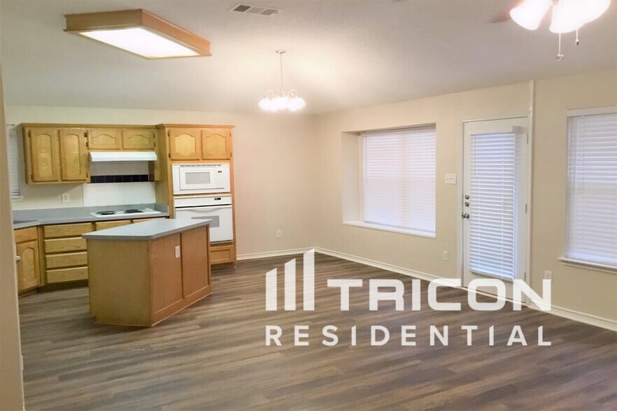 Building Photo - 1558 Aberdeen Dr