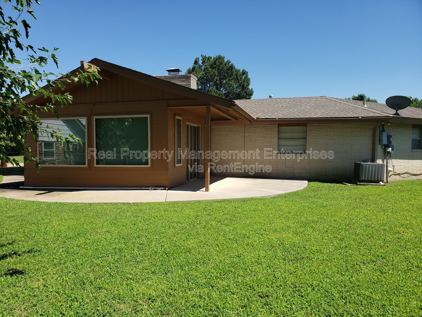 Building Photo - 301 S Ranchwood Manor Dr