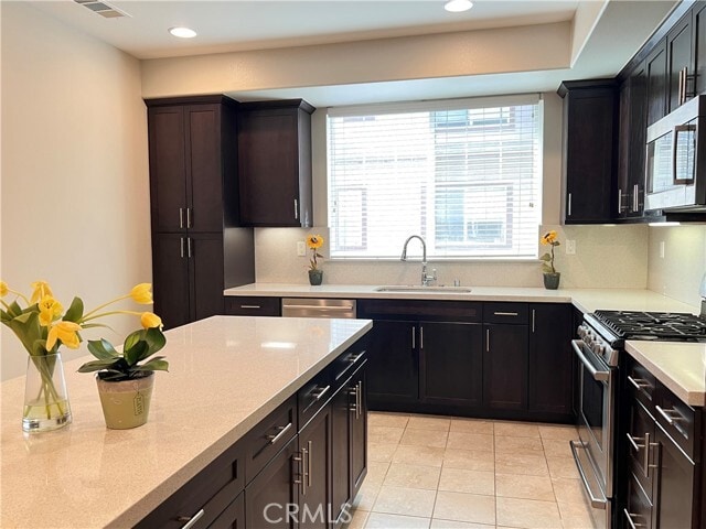 Building Photo - 713 S Azusa Ave