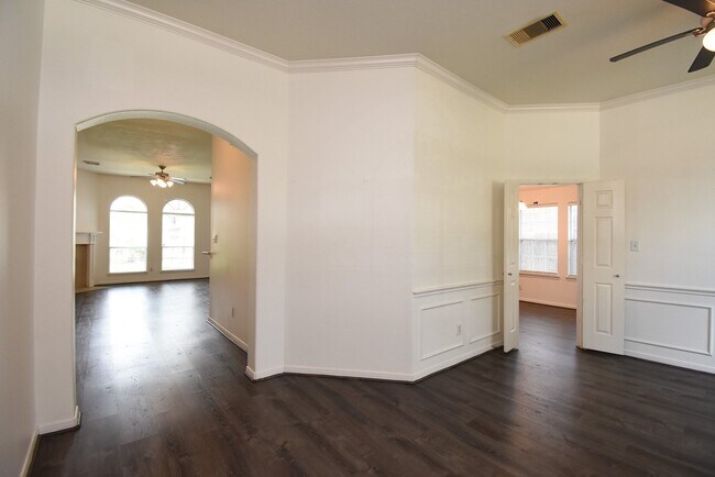 Building Photo - 128 Long Canyon Ln