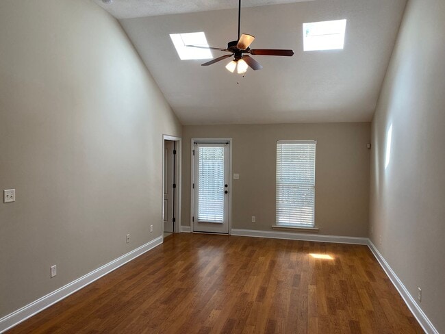 Building Photo - 817 Bryan Cir