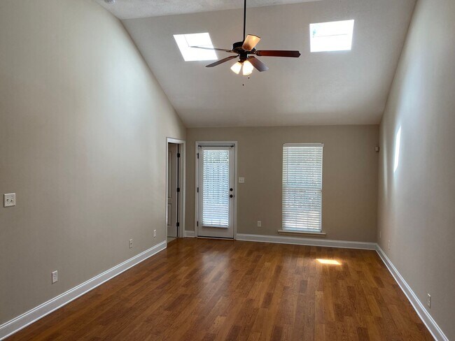 Building Photo - 817 Bryans Circle