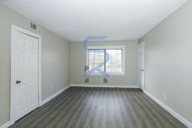 Building Photo - 2055 Alison Ct SW