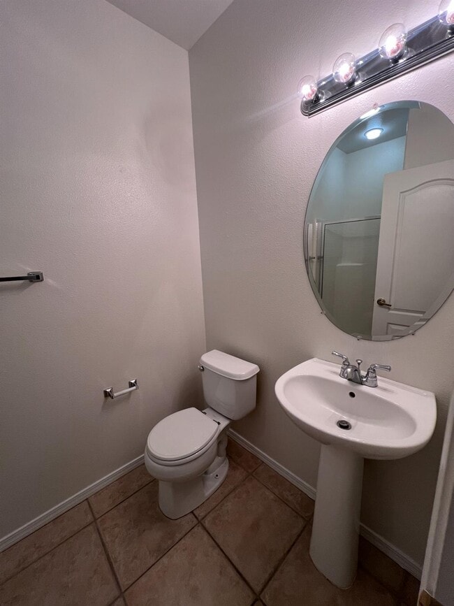 Building Photo - 770 W Brittany Ln