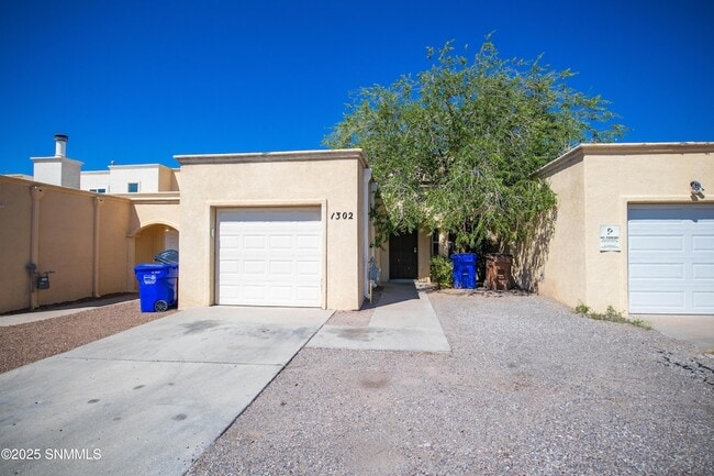 Building Photo - 1302 S Triviz Dr