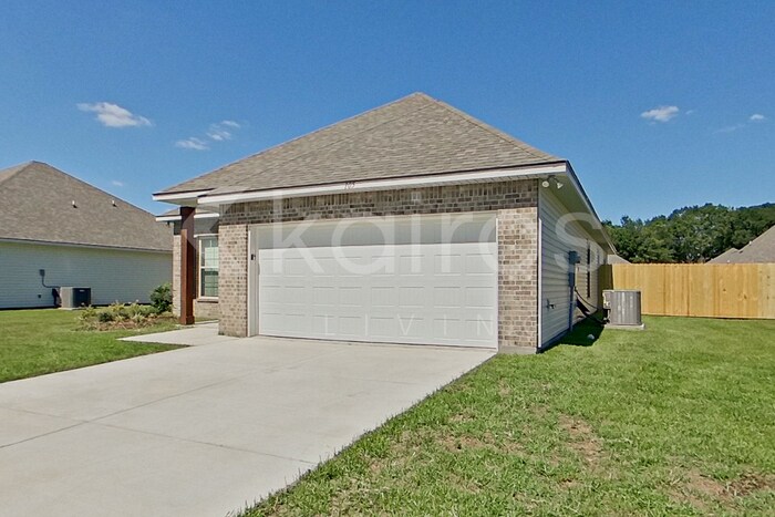 Building Photo - 105 Hendrix Rd