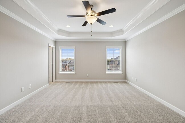 Building Photo - Welcome home to this beautifully maintaine...