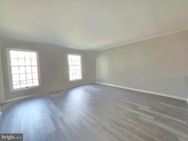 Building Photo - 830 Larch Way
