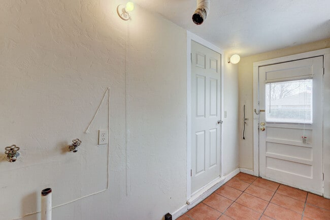 Building Photo - Welcome to the Bethany 2 Bedroom, a charmi...