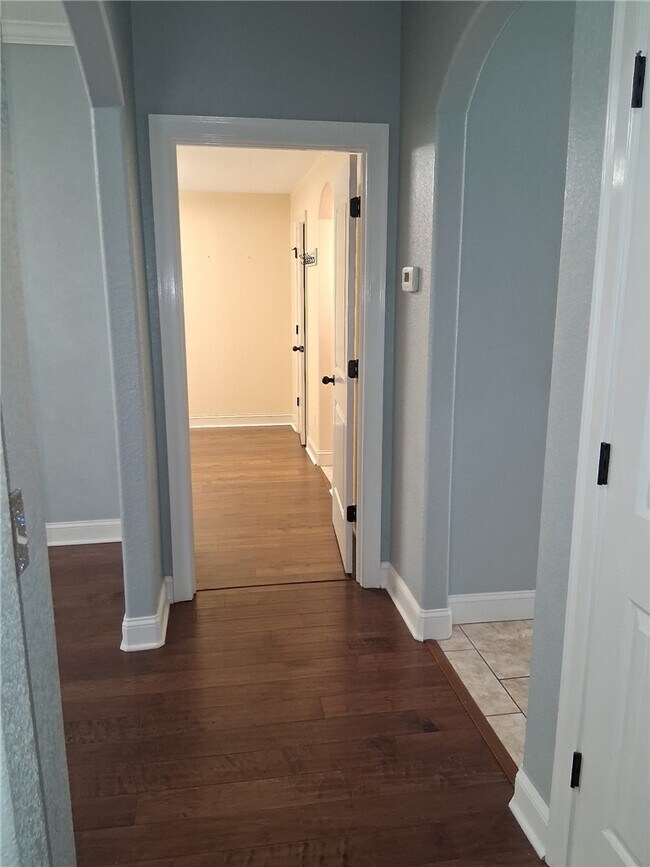 Building Photo - 3864 W Providence Dr