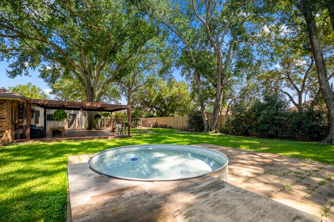 Building Photo - 2411 Orange St