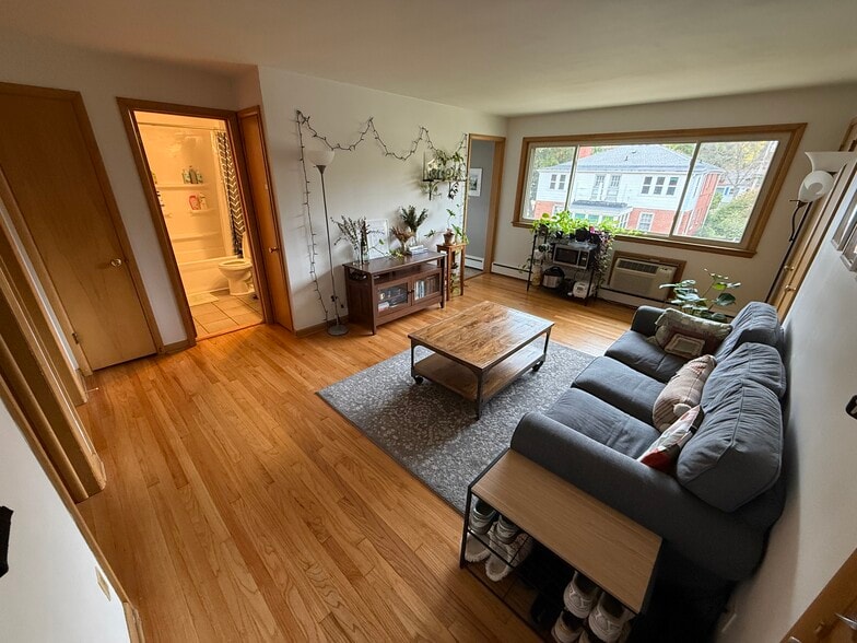 Building Photo - 910 High St