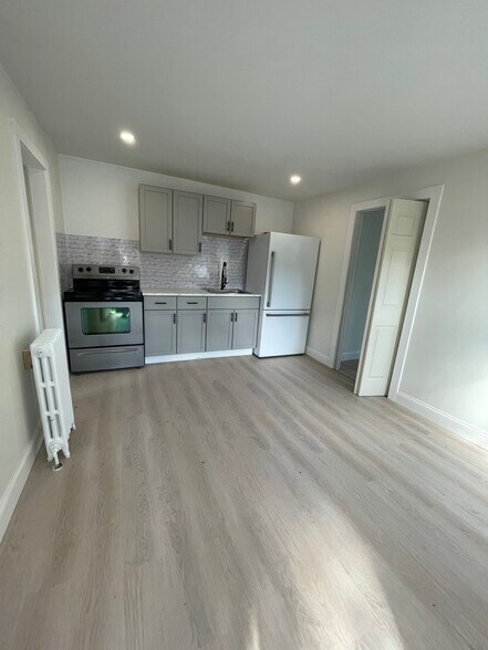 Kitchen/Livingroom. - 55 Franklin Ave