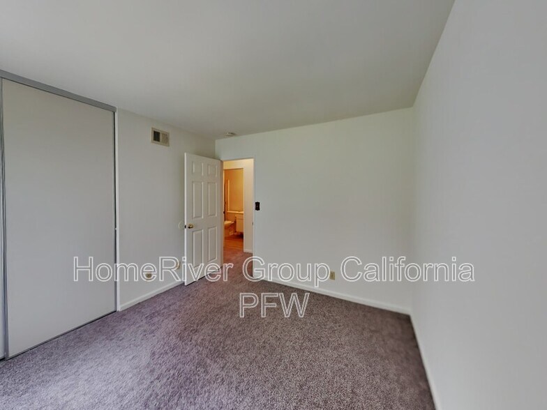 Building Photo - 3910 Coronado Cir