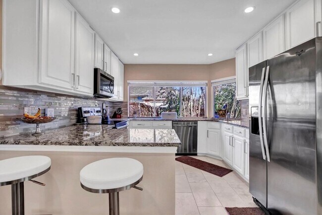 Building Photo - 5915 Smoke Glass Trail