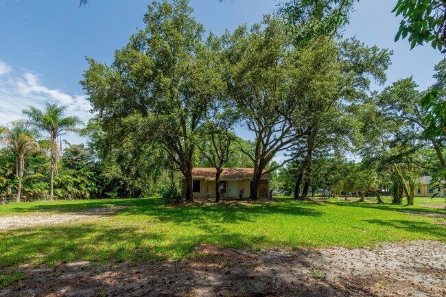 Building Photo - 11735 150th Ct N