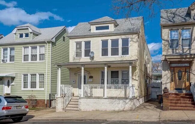 Building Photo - 270 Stevens Ave