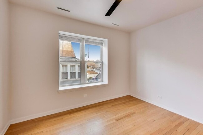 Building Photo - 4017 N Troy St