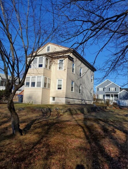 Building Photo - 100 Peever St