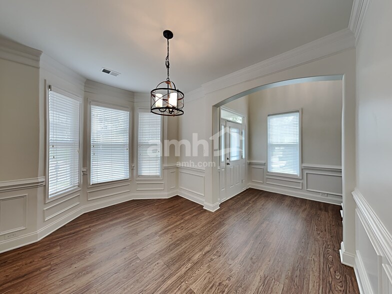 Building Photo - 10502 Carver Falls Rd