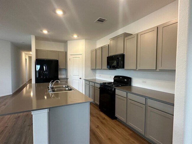 Building Photo - 1404 Marley