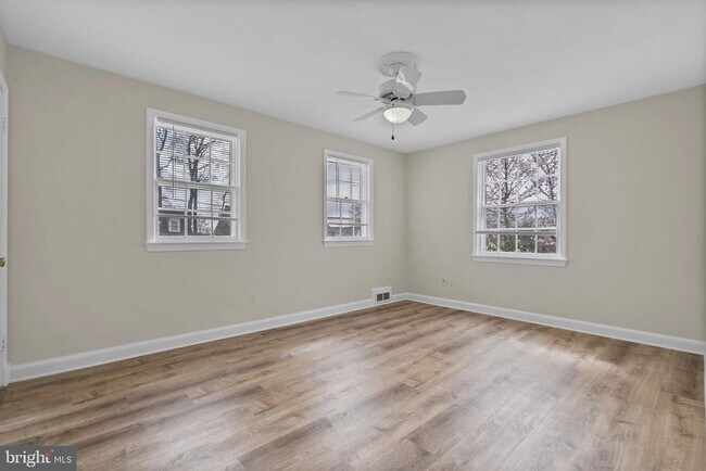 Building Photo - 5617 Knollwood Rd