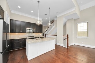 Building Photo - 8306 Hillendahl Blvd