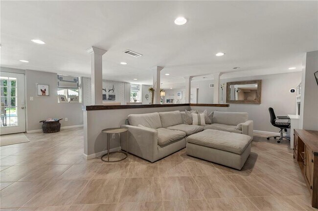 Building Photo - 4770 Chatworth Ct NE