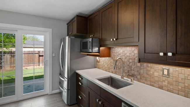 Building Photo - Centrally Located Sacramento Home