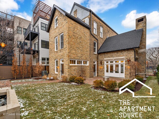 Building Photo - 2140 N Oakley Ave