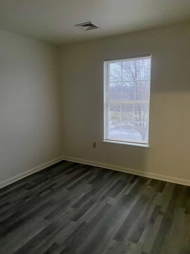 Building Photo - 6437 Terrace Ct