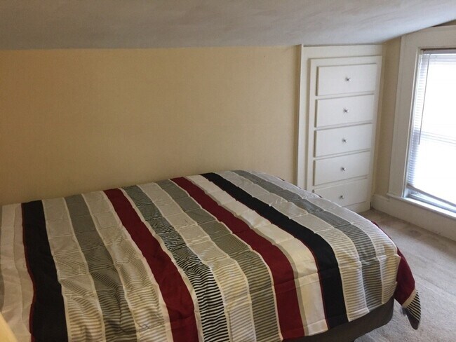Building Photo - One Bedroom in Olde Town Portsmouth