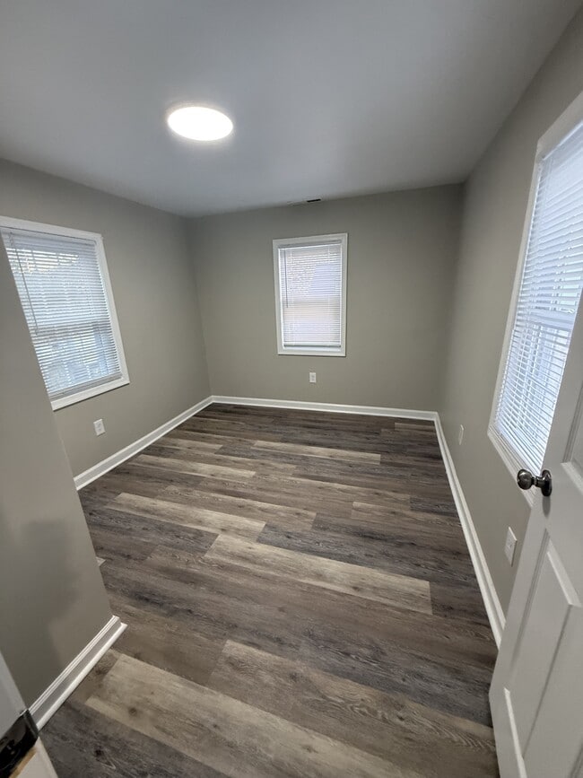 Building Photo - 805 Lake St