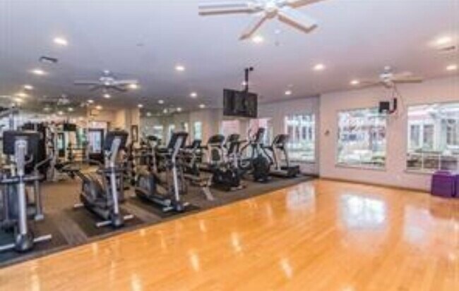 Building Photo - 2400 McCue Rd