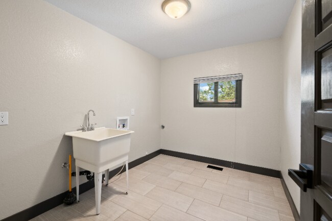Building Photo - 11130 Burgess Ln