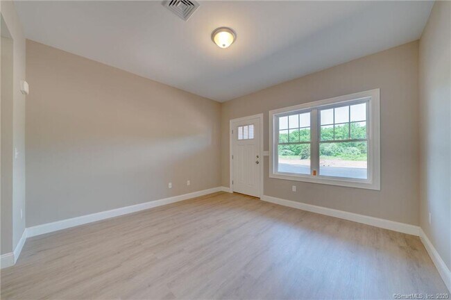 Building Photo - 6 Bayberry Ln