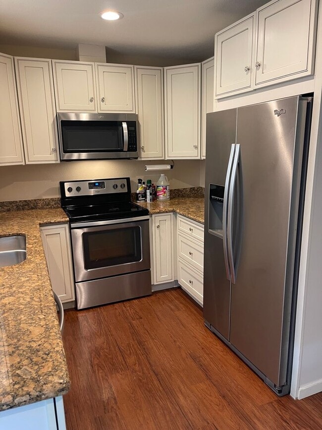 Building Photo - NEW ON MARKET !!