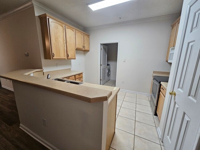 Building Photo - 5840 Longwood Dr