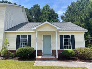 Building Photo - Two Bedroom Two Full Bathroom End Unit Tow...
