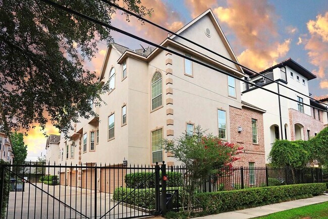 Building Photo - 1515 Oakdale St