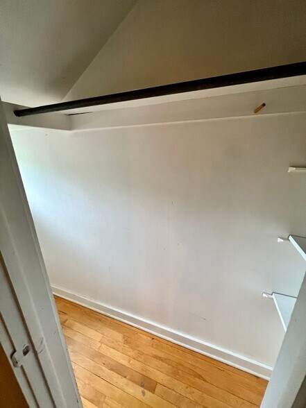 Building Photo - 188 Cliff St