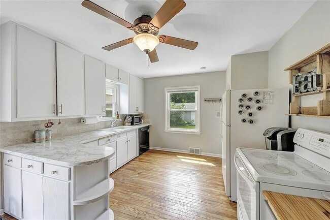 Building Photo - 524 La Plant St