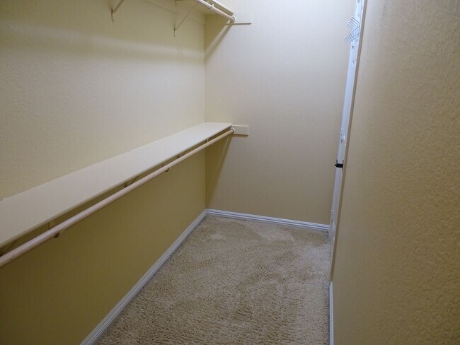 Building Photo - West Summerlin 5 Bedroom, Bed & Full Bath 1st Floor, Beauty