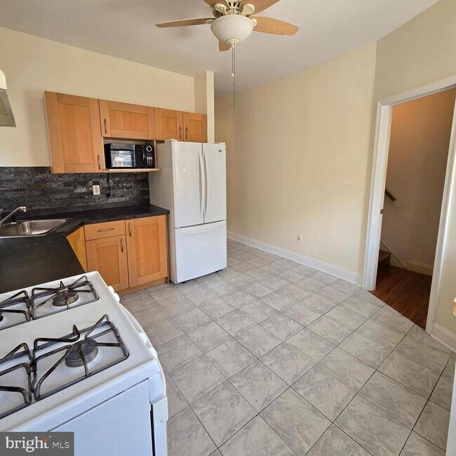 Building Photo - 316 Winona St